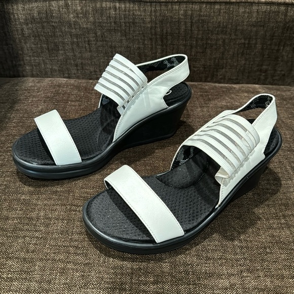 Skies Are Blue Shoes - Sz 8 Sketchers Memory Foam Heels